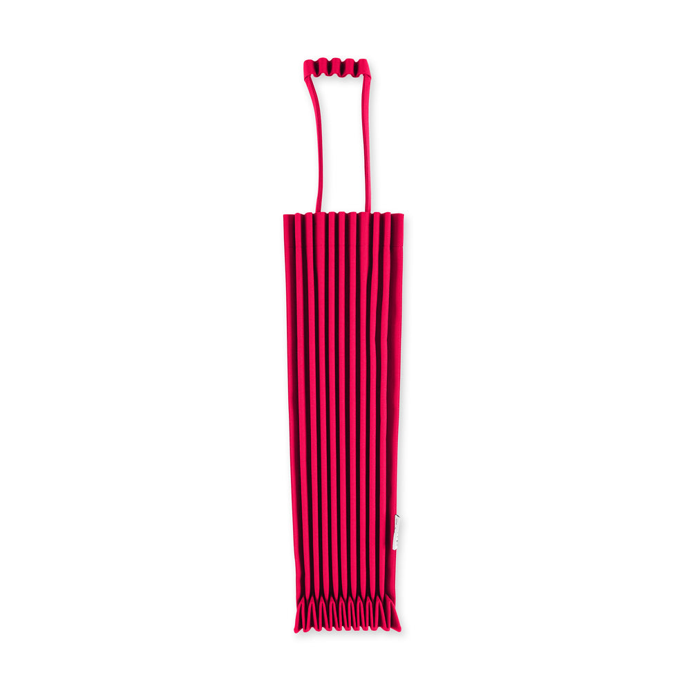 me ISSEY MIYAKE Recycled Polyester Trunk Pleats Bag – Cherry Red