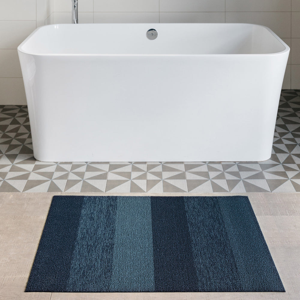Chilewich Marbled Stripe Shag Floormat – Bay Blue