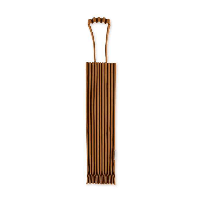 me ISSEY MIYAKE Recycled Polyester Trunk Pleats Bag – Camel