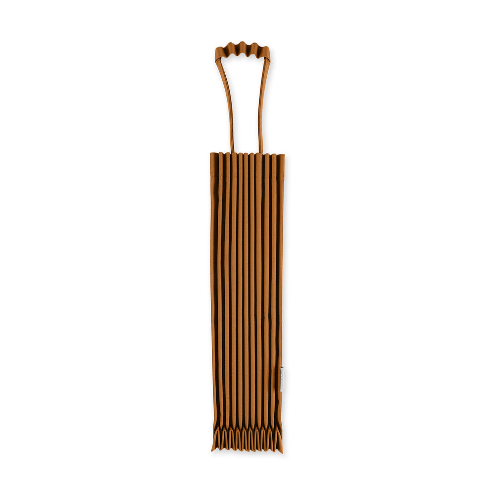 me ISSEY MIYAKE Recycled Polyester Trunk Pleats Bag – Camel